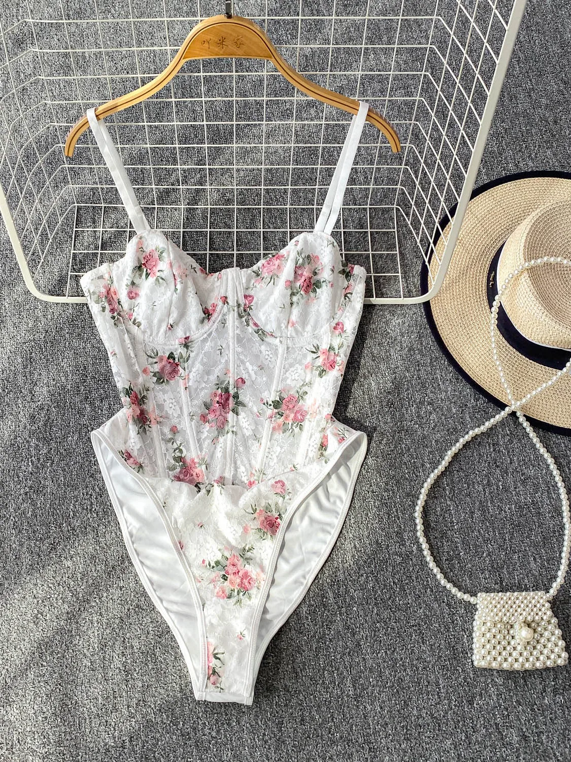 

Комбинезон с кружевной отделкой и цветочным принтом, женский летний комбинезон для похудения с поясом на талии и бретельками, цельный костюм прямого кроя для поездок на работу S...