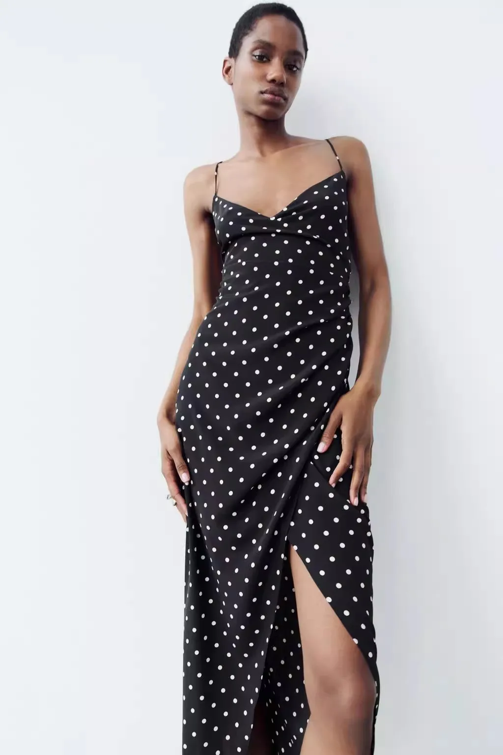 Vestido Midi ter com Estampa de Poá Novo Verão 2024 Moda Fena Estilo Casual Sem Mangas Decote em V Outro Material 00%