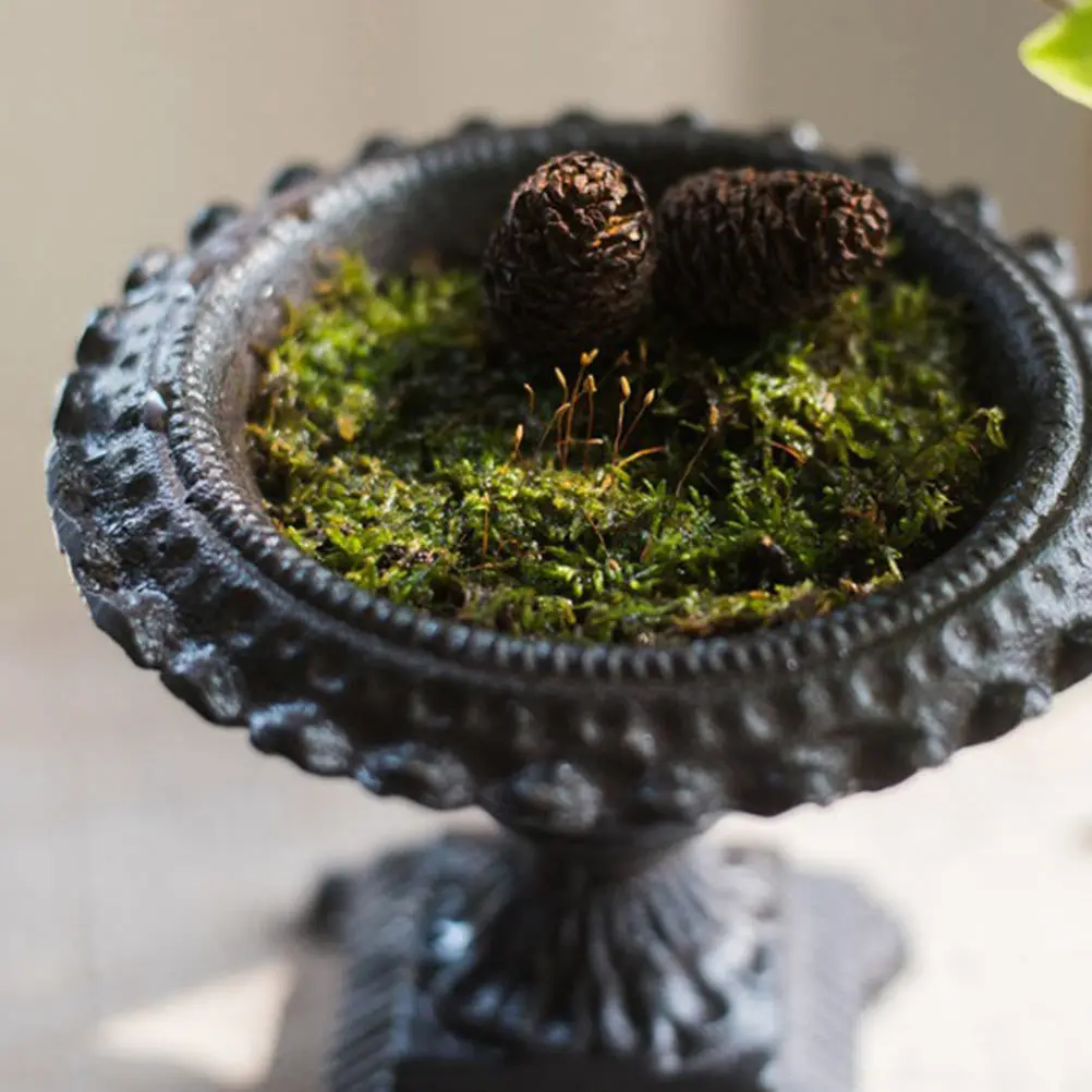 

1Pcs Cast Iron Candleholder Vintage Retro Candlestick Decorative Home Ornament Bedroom Living Room Party Festival Stand