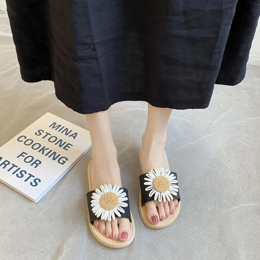 

Elegant PVC Flower Flats Slippers Sweet Bohemian Style Slippers for Women Beachwear Shoes Anti Slip Flips Flops Summer