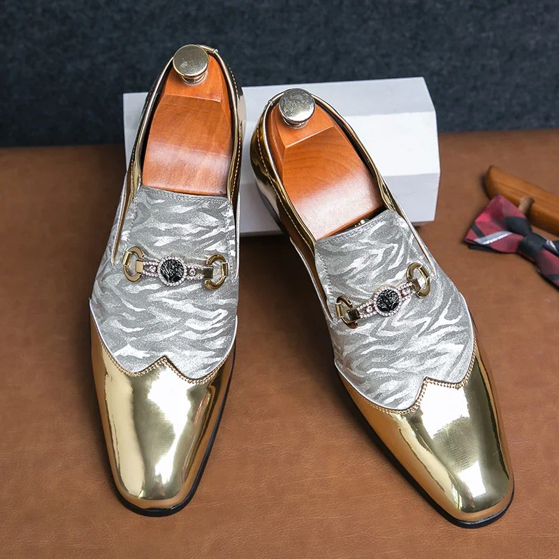 Men Golden Loafers with PU Splicing Printed Horse Buckle Decoration Fashionable British Style Business Leisure Shoes