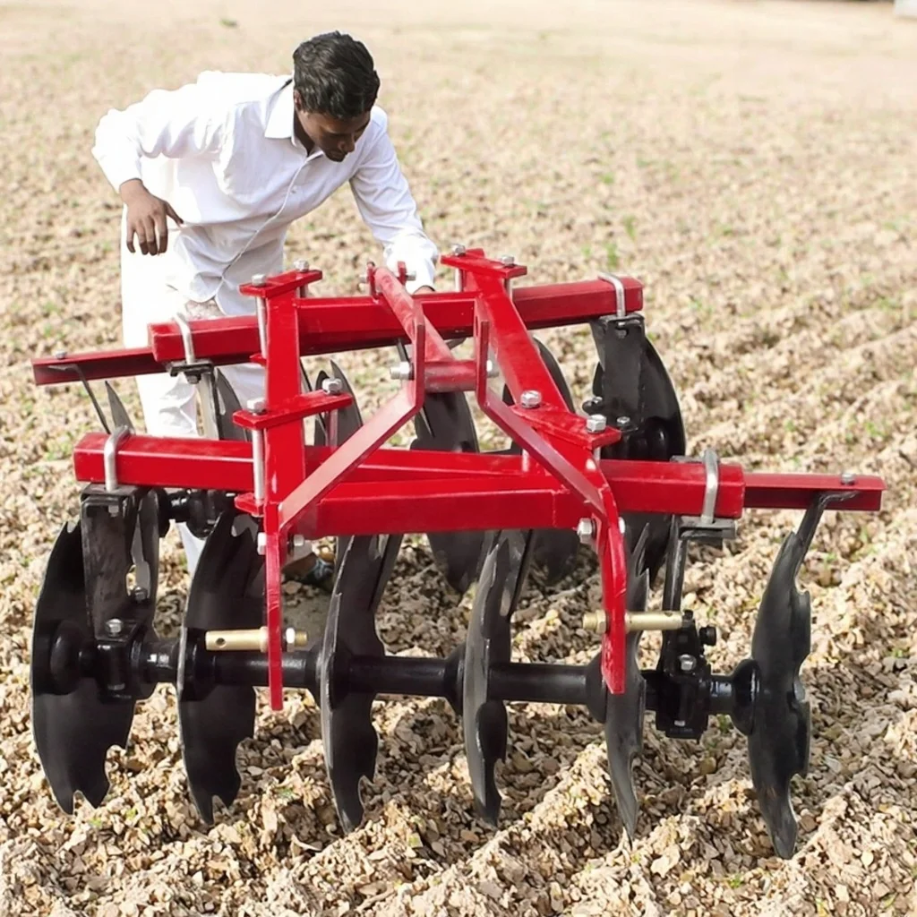 

Lightweight Disc Harrow for Agricultural Use, Used for Soil Breaking and Stubble Removal in Orchards.