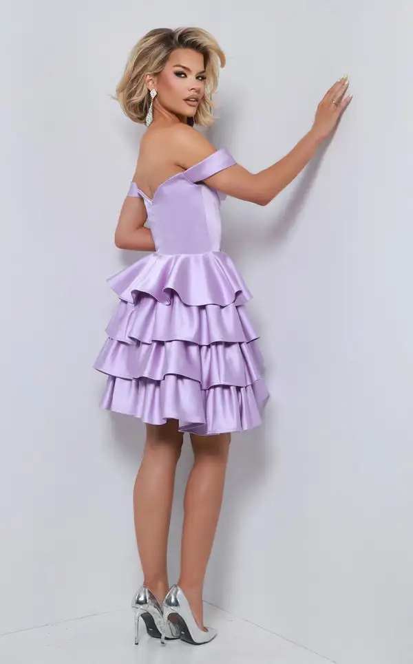 Op maat gemaakte klassieke charmeuse gelaagde plooi A-lijn off-the-shoulder mini-jurken Op maat gemaakte gelegenheidsjurken Mode Casual Matching