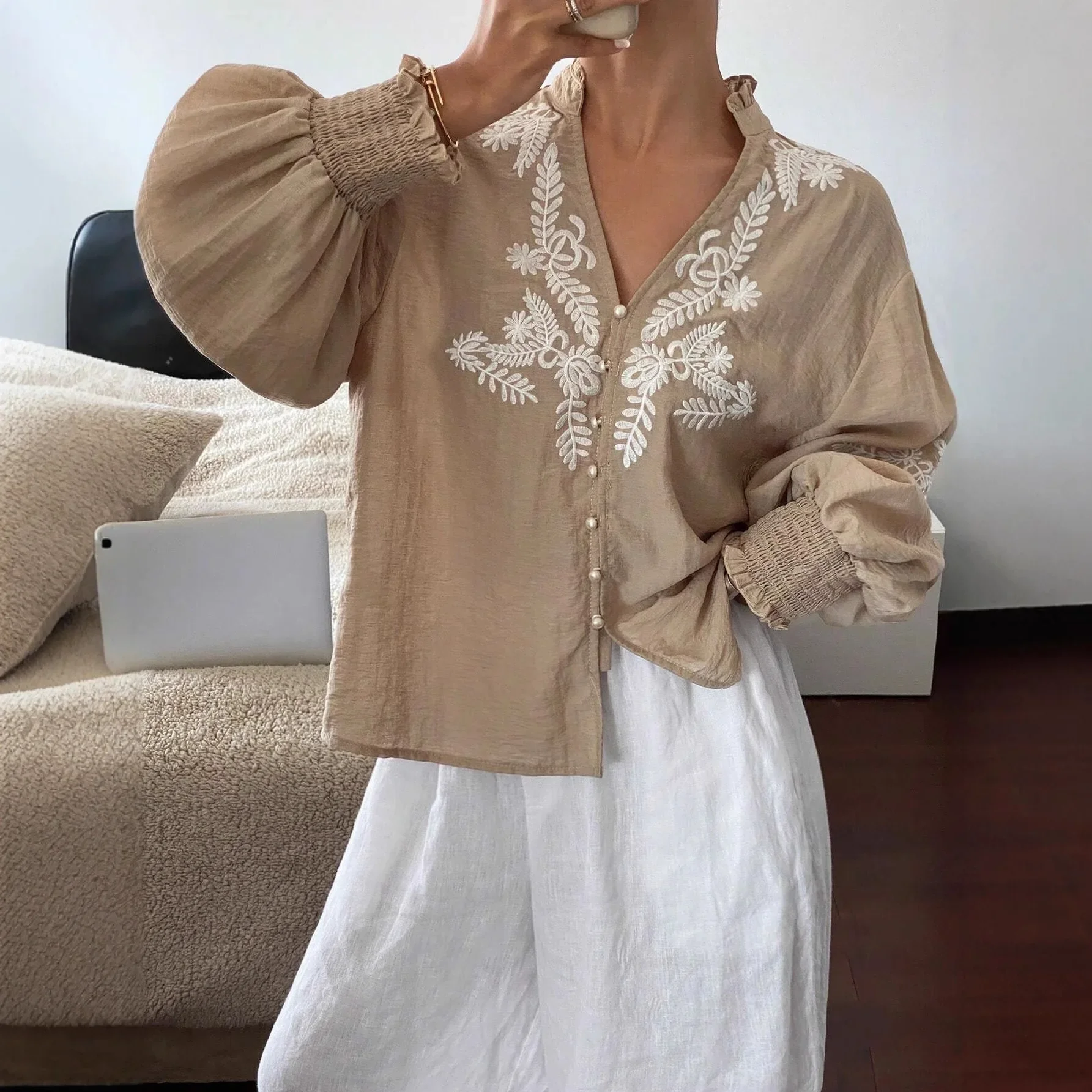 2025 Neues, einfarbiges, einfarbiges, einfarbiges, einreihiges Laternen-Langarmoberteil mit Perlenstickerei aus der Schwerindustrie