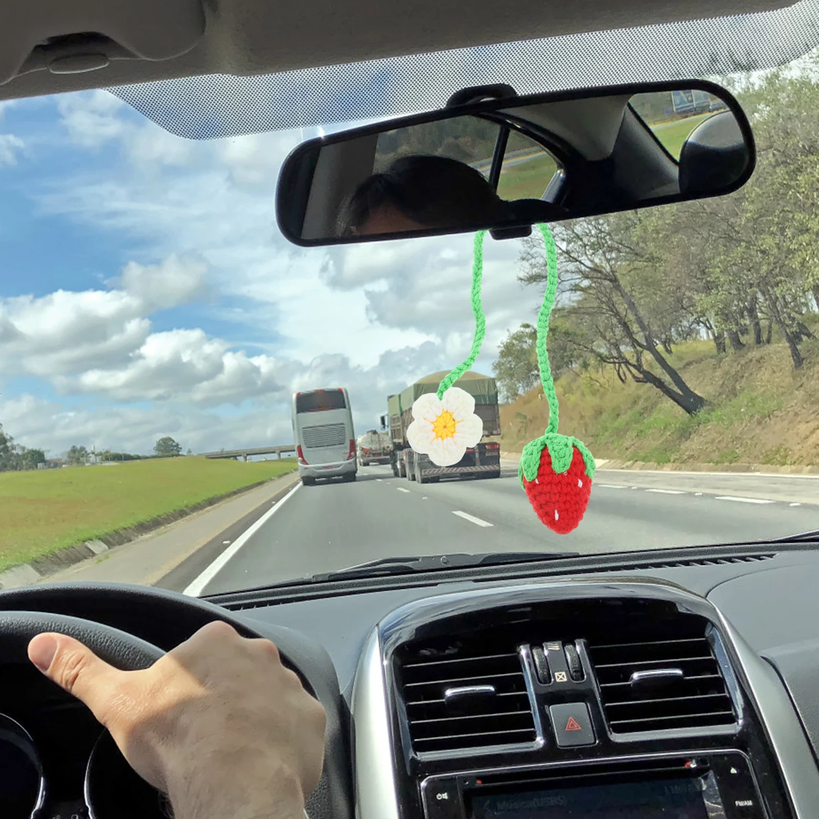 

Lightweight Crochet Car Pendant Decorations Yarn Hanging Accessories For Rearview Mirror Interior Strawberry Flower Design Auto
