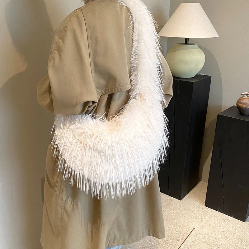 

New Plush Bag for Women White Cute Long Hairy Stylish Crossbody Bag Large Capacity Single Shoulder Bag 2025 Autumn Winter New