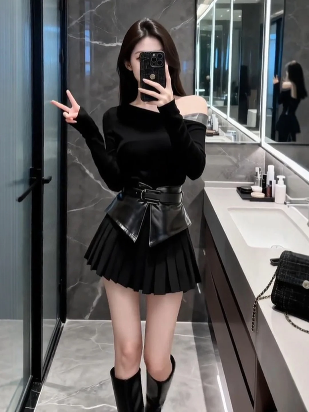

Fashionable Women's Two-Piece Set Unique Off-Shoulder Top And Skirt Spring 2026 Comfortable Korean Style Casual Wear