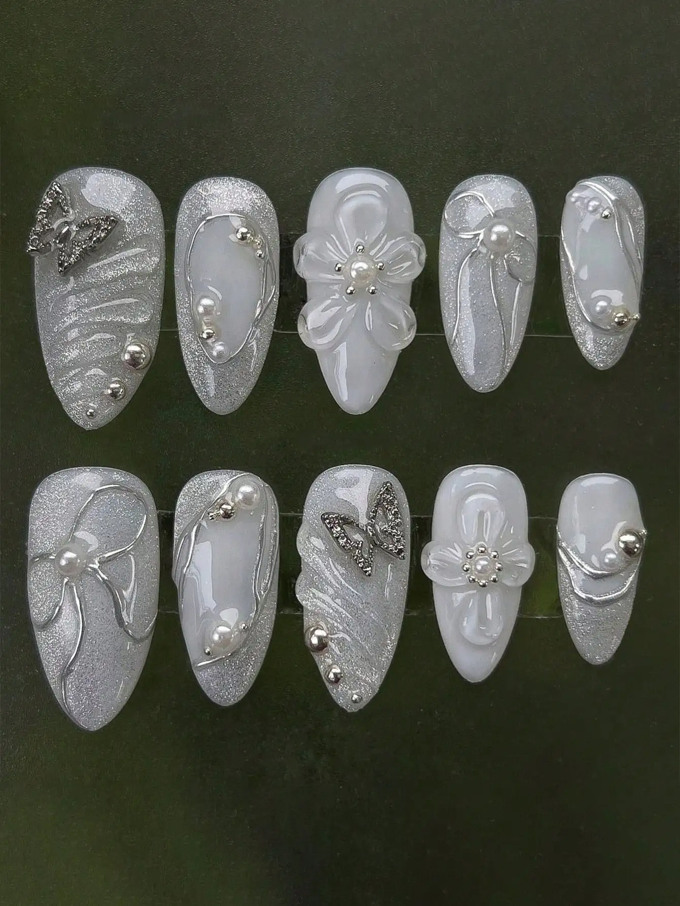 Cute Y2K Sweet Style 10pcs Short Almond Shape Handmade 3D Resin Silver Glitter Bow Pearl Rhinestone Butterfly Press-On Nails Fake Nail Tips Nail Stickers Manicure Set