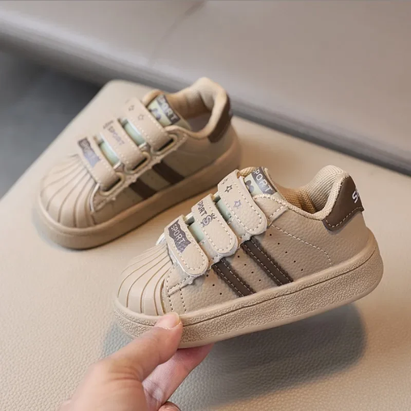 

2025 детская обувь с ракушечной головкой, весенне-осенняя новая повседневная обувь для мальчиков, повседневная универсальная спортивная обувь с мягкой подошвой для девочек