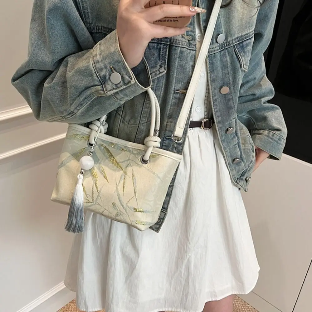 

Sweet Embroidery Shoulder Bag Cheongsam Accessories Elegant Chinese Style Handbag with Pendant New Design Hanfu Bucket Bag Party