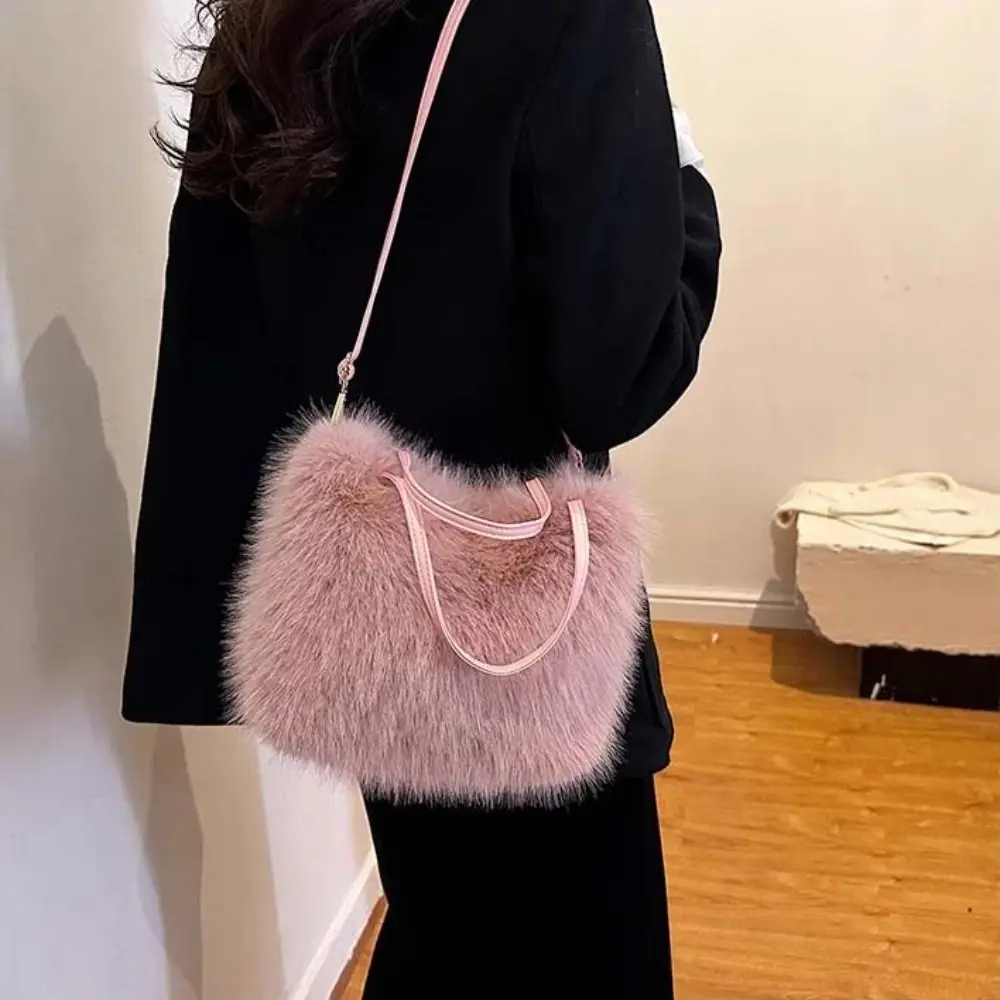 Korean Style Plush Square Crossbody Bag Solid Color Niche Design Faux Rabbit Fur Handbag Tote Bag Handbag Small Phone Bag image 3