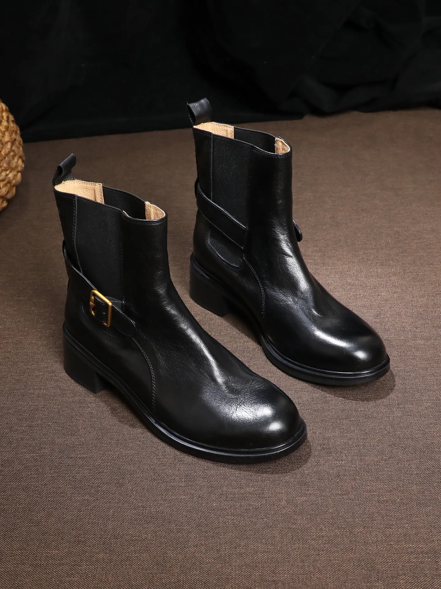 SHOEBOX Retro round toe belt buckle, medium thick heel short boots for women, 2026 autumn and winter new style, adding velvet