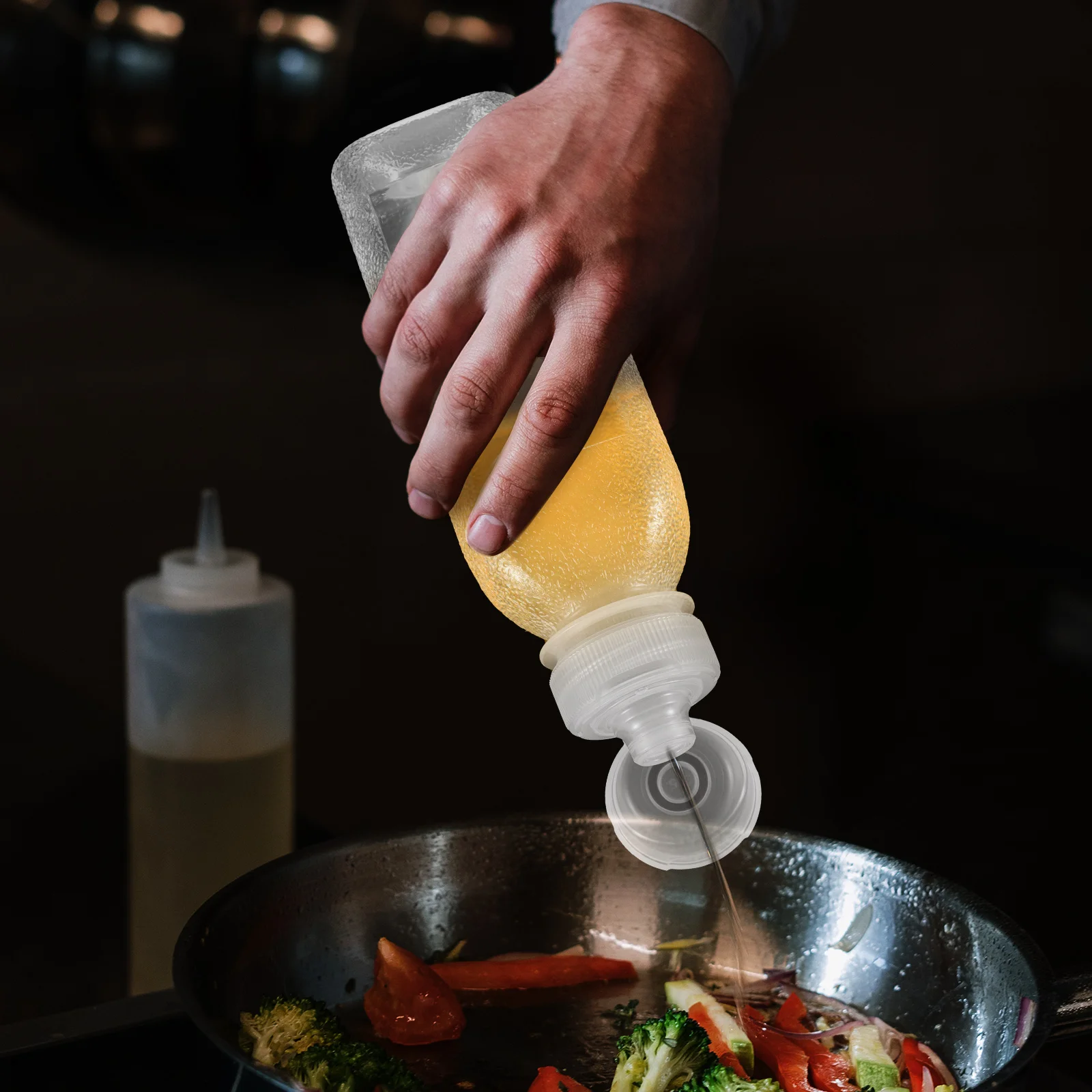 

4 Pcs Oil Bottle Kitchen Dispenser Plastic Squeeze Bottles Cooking Condiment Storage Easy Control Remaining Amount Sauce Vinegar