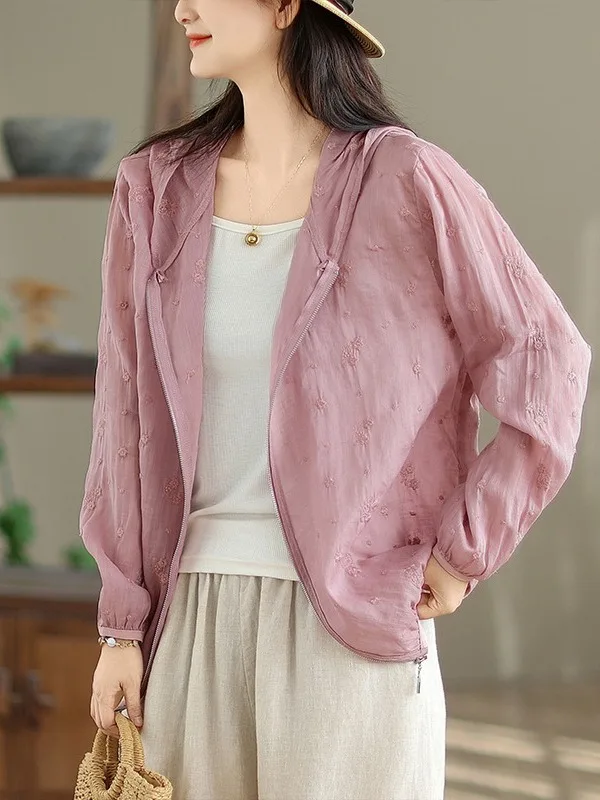 เสื้อแจ็คเก็ตมีฮู้ดปักลายสไตล์เรโทร น้ำหนักเบา ป้องกันแสงแดด สำหรับผู้หญิง ใส่สบาย ทรงหลวม ช่วยให้ดูผอมลง สไตล์ลำลอง มีซิป เหมาะสำหรับฤดูร้อน