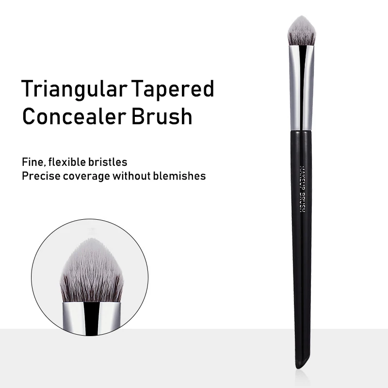 Dreieckiger, abgeschrägter Concealer-Pinsel, dunkle Augenringe, Akne-Flecken, Concealer, Kosmetikpinsel, Detail, Hervorhebung von Akzenten, Make-up-Pinsel