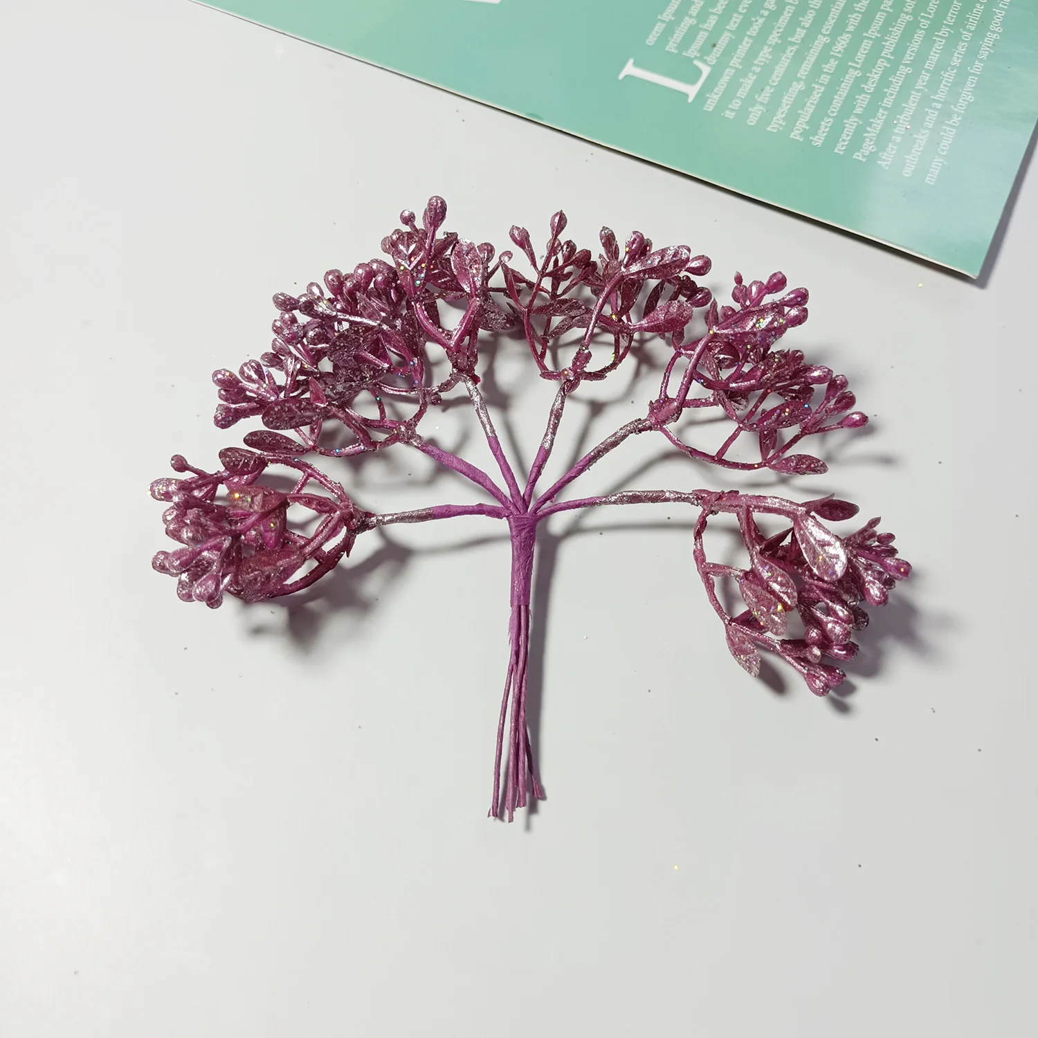 6pcs Artificial Plants Plastic Brooch Scrapbook Wedding Decorative Flowers Wreaths Diy Gifts Box Christmas Decorations for Home