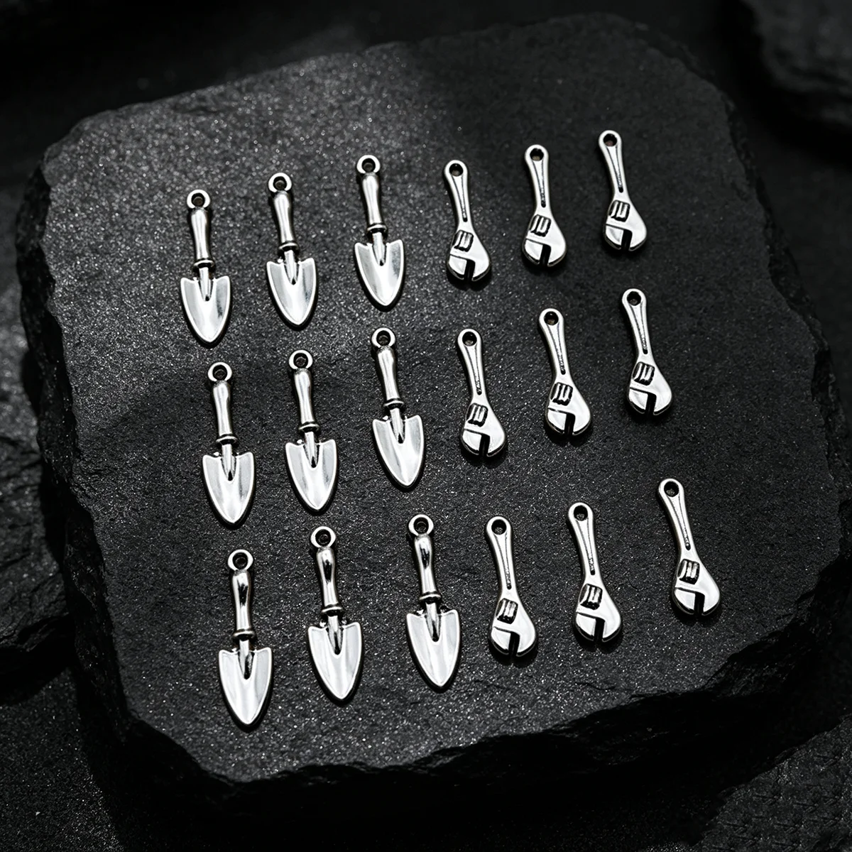 18-Piece Set of Spades and Wrenches for DIY Crafts, Including Small Iron Shovels and Adjustable Wrenches in Two Styles, Suitable for DIY Bracelets, Necklaces, Earrings, Pendants, and Handmade Beaded Decoration Accessories
