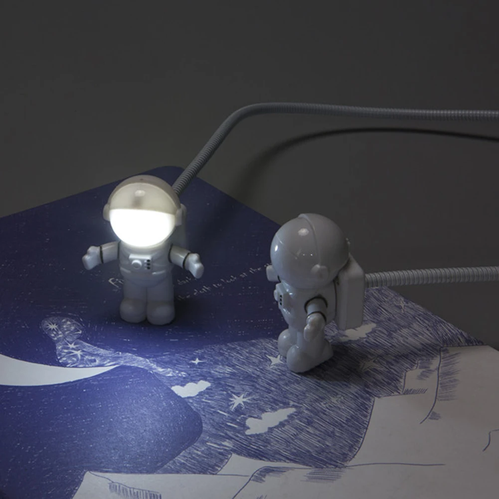 Lampu Malam LED Astronot Kreatif Mainan Lampu Spaceman USB Portabel untuk Lampu Baca Laptop Komputer Dekorasi Rumah untuk Anak-anak