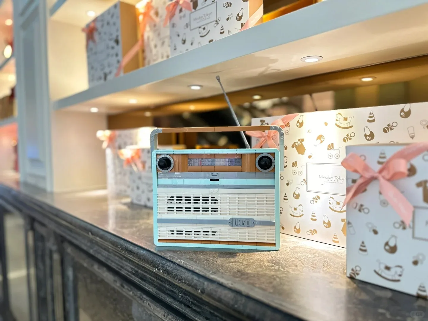 Creative ICONS series retro radio model building blocks 1970s transistor radio musicians home decoration children's building blo image 3