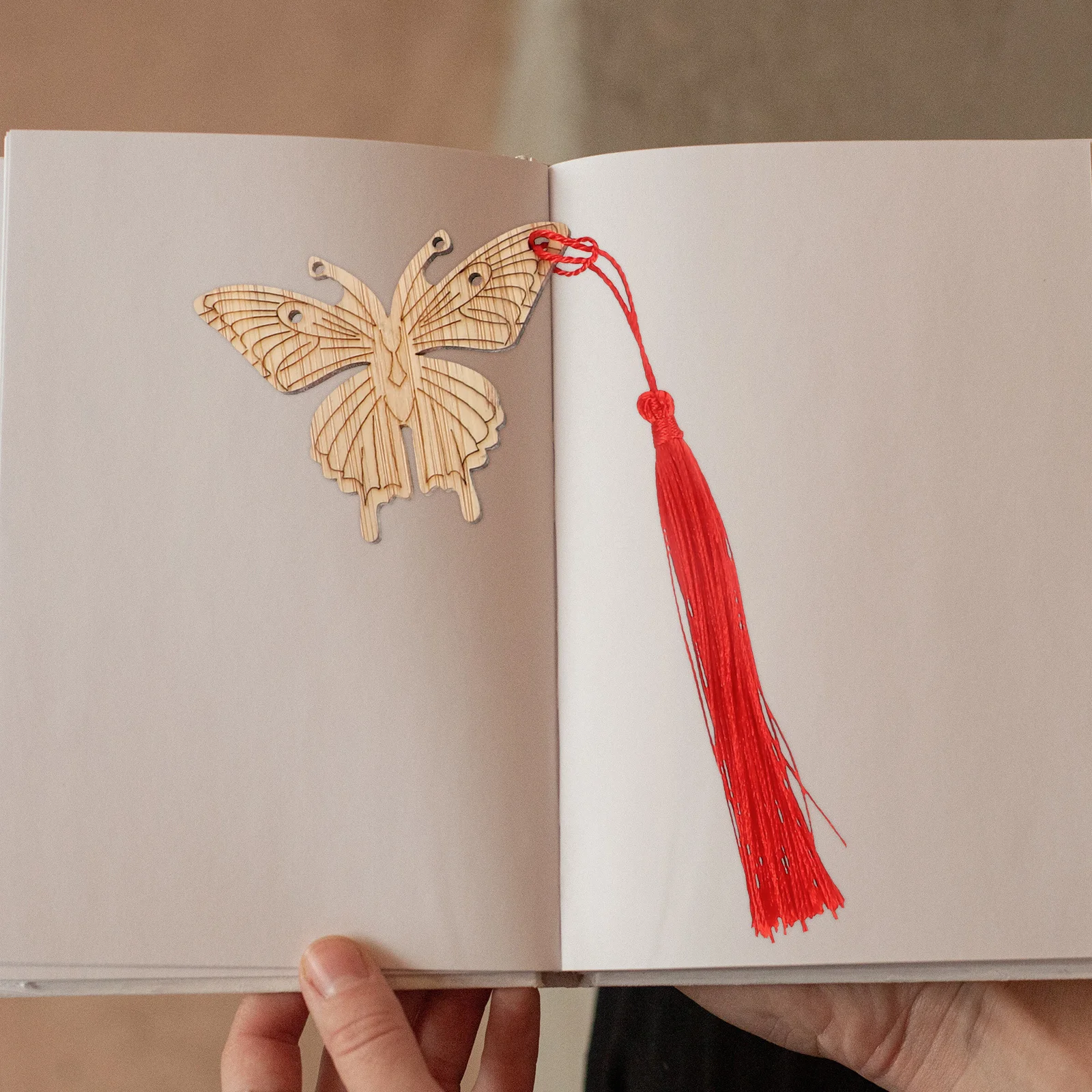 4 個の竹のしおり蝶の形の薄い軽量ブックページマーカー実用的な装飾読書用品ギフト