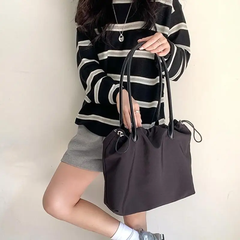 X90D Ergonomic Nylon Shoulder Bag Ruched Underarm Bags with Drawstring For Short Trips Or Everyday Use Offering Ample Space