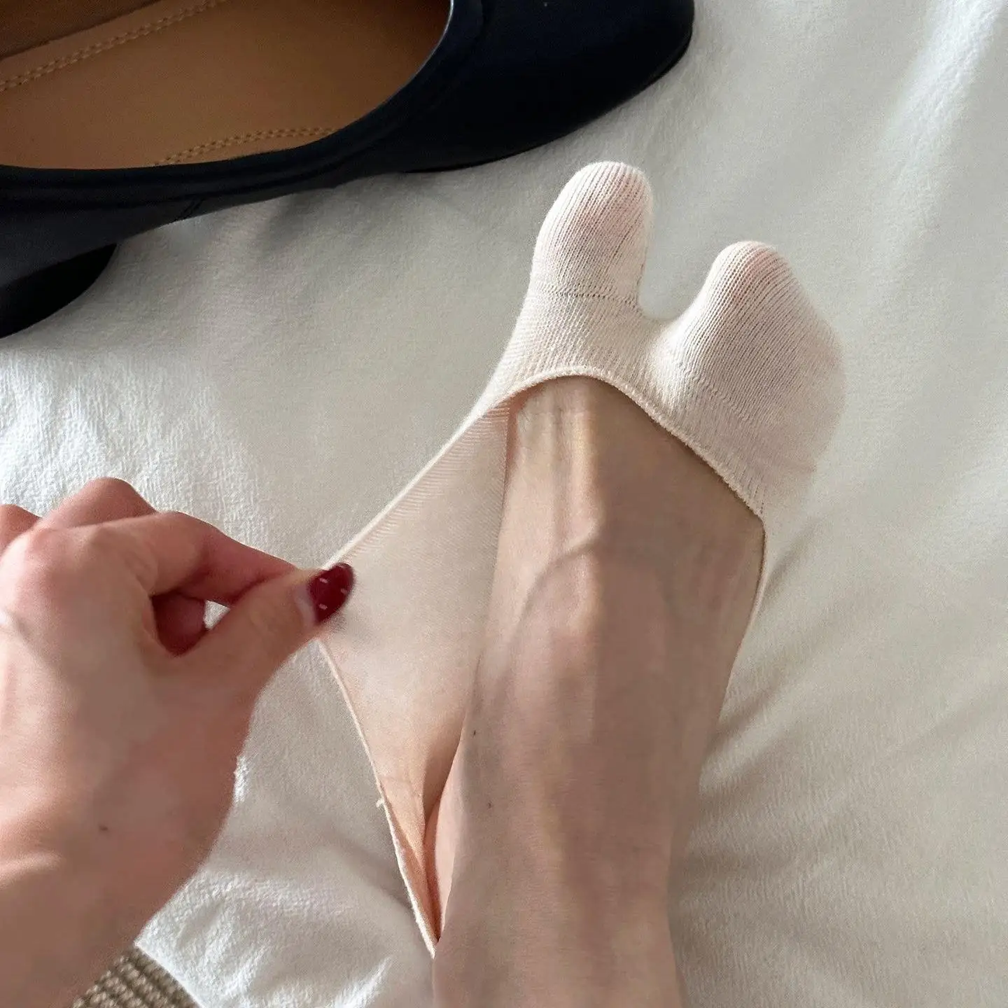Women's Summer Thin Invisible Boat Socks Non-Slip Pig's Hoof Shape Slip-On Shoes Socks Single Shoe Socks Easy Care Machine Wash