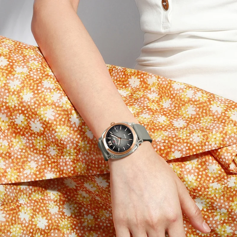 NAVIFORCE Simple Women Quartz Watch, Fashion Calendar Luminous Hands Silicone Strap 5ATM Waterproof Casual Lady Wristwatch