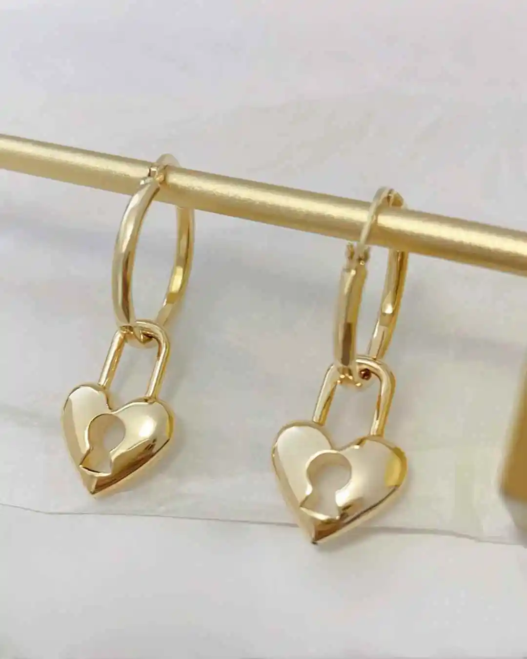 

Lerca Fashion Exquisite Simple 18k Real Gold Love Earrings Pure Gold Heart Earrings Women's Earrings