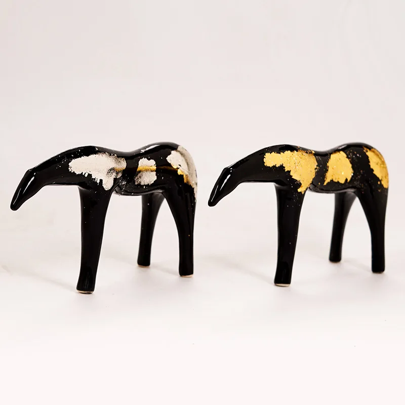High-end handmade gold foil ceramic horse hotel clubhouse tea cabinet book bar area cabinet soft decoration