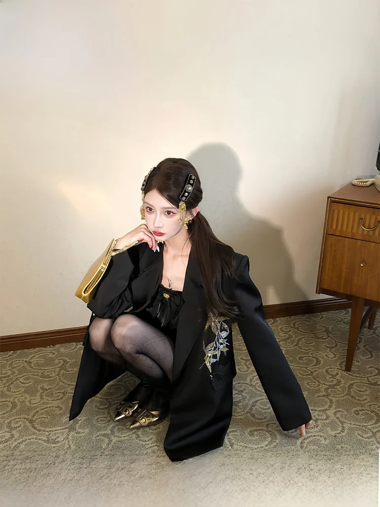 

PITAO Original Design Sweet Cool Style Suit Jacket And Strap Shorts Two-Piece Set for Women Chinese Style Winter Autumn Wear