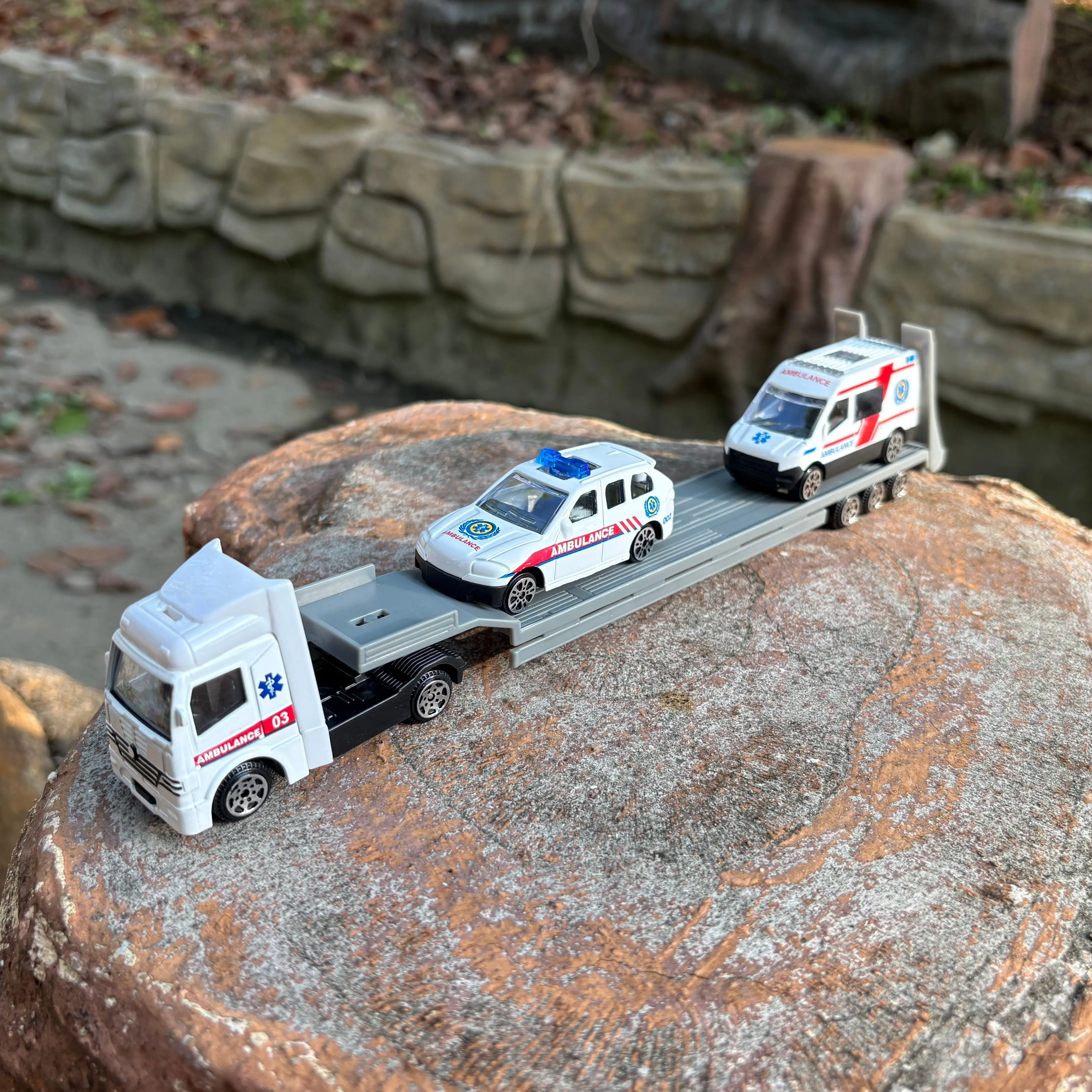 Simulationsspielzeug aus Legierung: Baufahrzeuge, Polizeiautos, Feuerwehrautos für Kinder, Rettungsfahrzeuge für Krankenhäuser, Rückzugsmodelle