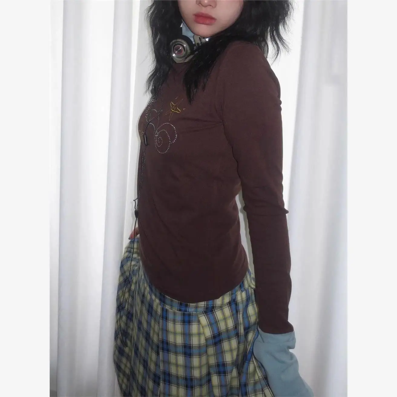 เสื้อยืดคอสูงแขนยาวทรงเข้ารูปประดับเพชรเทียมสำหรับผู้หญิง สไตล์เท่ห์ ทรงตรง แฟชั่นฤดูร้อน เสื้อยืดผู้หญิง