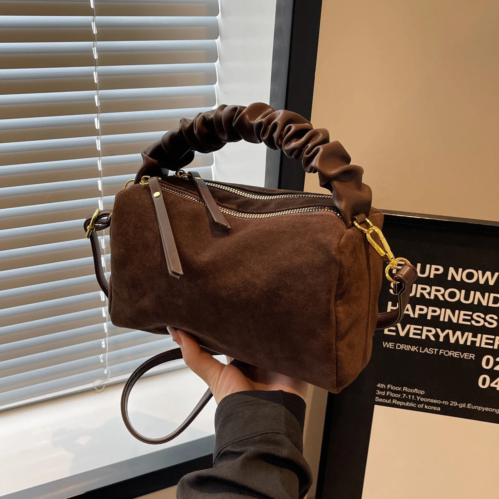 

Suede Small Square Bag Autumn Winter Fashion Versatile Pillow Bag Large Capacity Commuter Shoulder Crossbody Bag