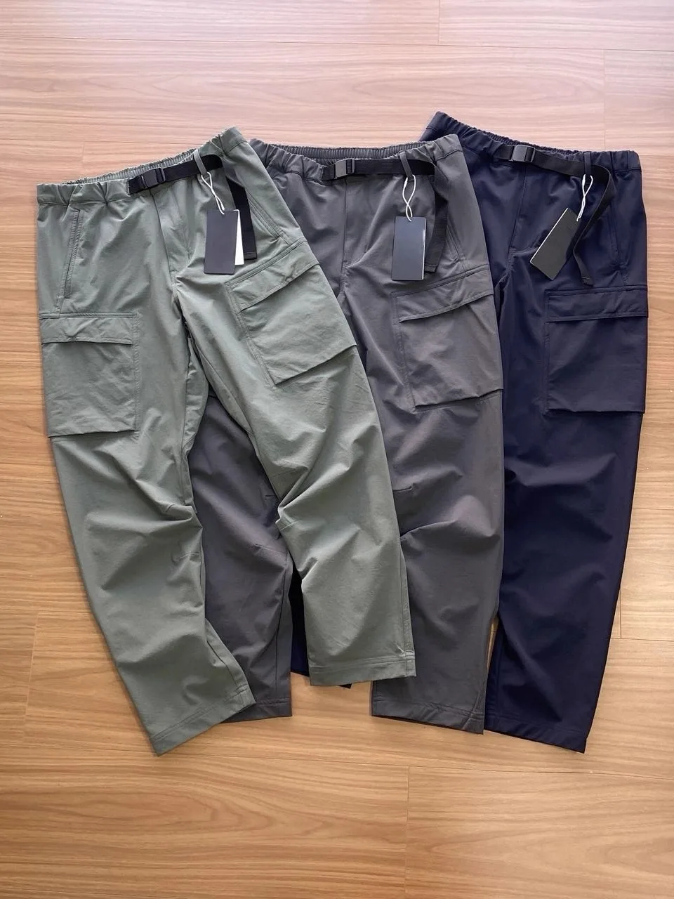 

GDW Functional Elastic Anti-tear Large Pocket Tapered Tooling Casual Pants