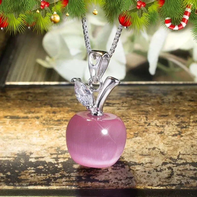 

Fashionable and Cute Natural Stone Apple Pendant Crystal Christmas Gift Apple Necklace Exquisite Christmas Eve Women's Gift