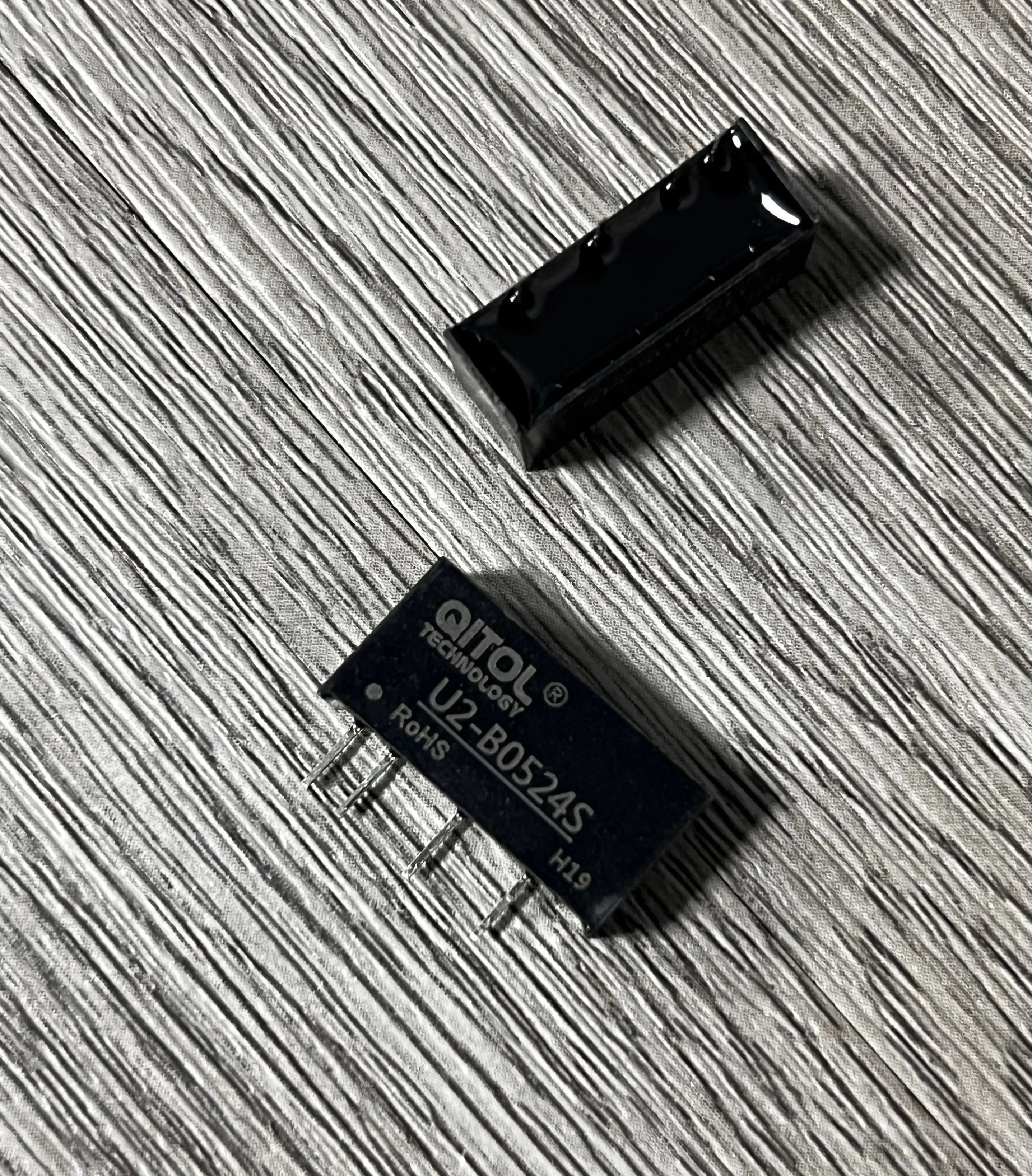 

2W U2-B0524S B0524S-2WR3 DC-DC POWER CONVERTER Switching Supply Step-Down Active Components Isolated DC-DC Power Module