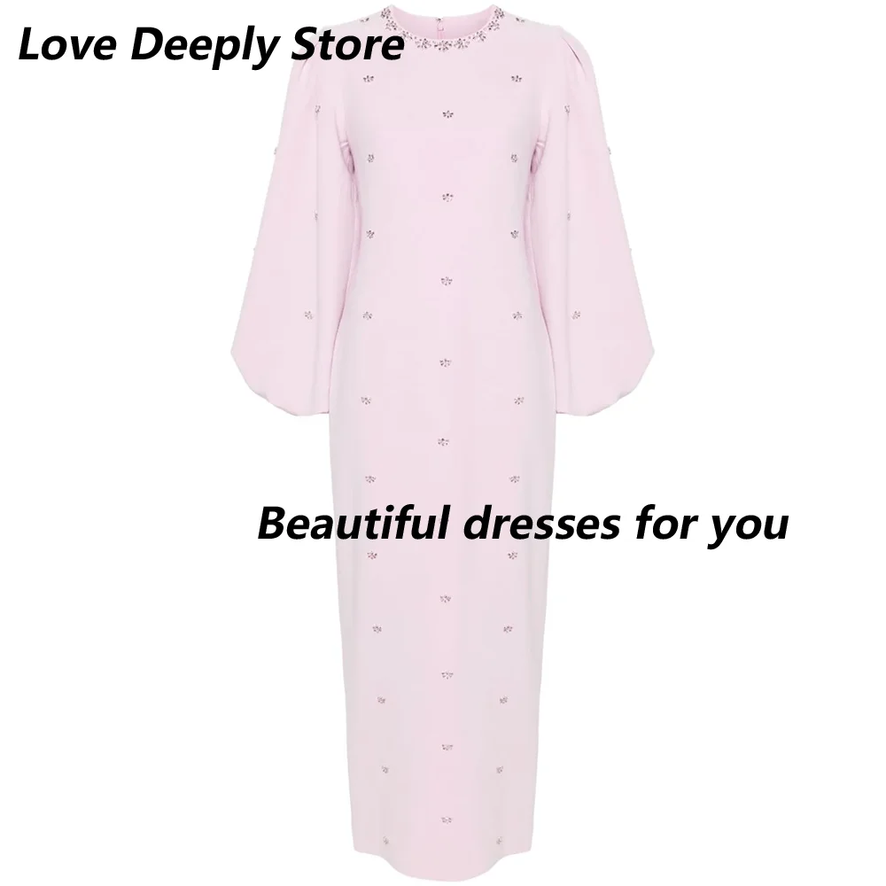 Blassrosa Abendkleid, maßgeschneidertes O-Ausschnitt-Kleid mit flauschigen langen Ärmeln, Kristall-Jersey-Midikleid, elegantes Partykleid mit Rückenschlitz