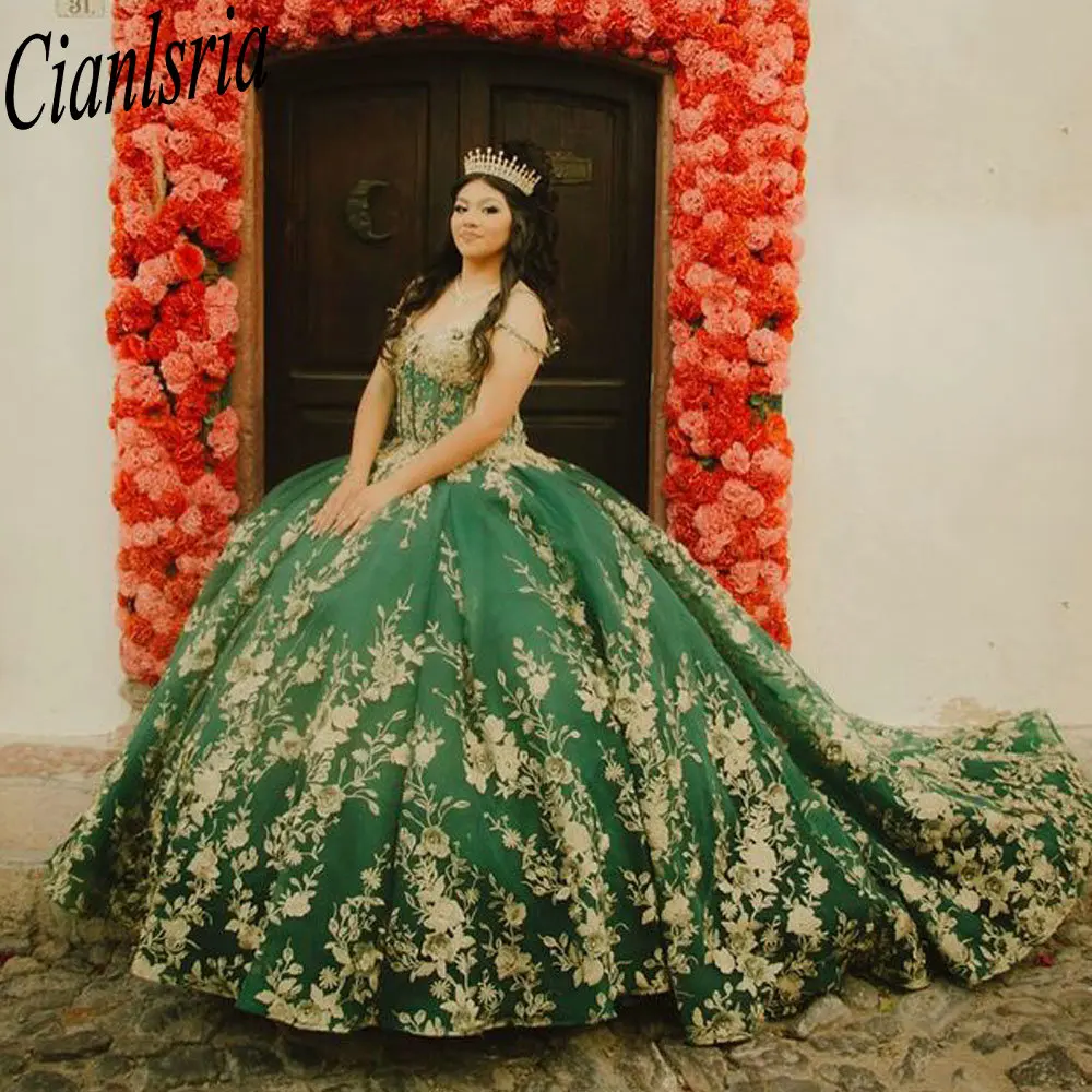 Verde smeraldo senza spalline Abiti stile Quinceanera Abito da ballo Applicazioni dorate Corsetto personalizzato in pizzo Abiti XV Anos