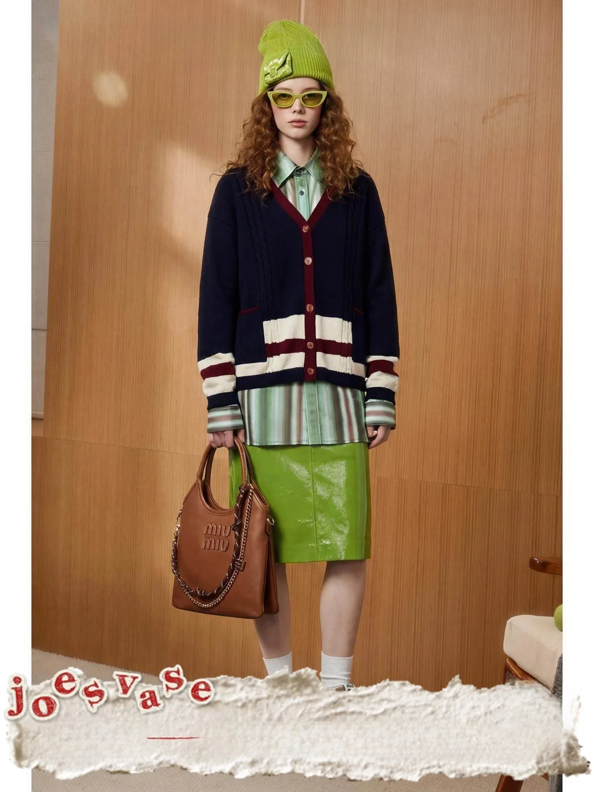 

Свободный повседневный вязаный свитер женский с V-образным вырезом, в стиле колор-блок, зимний, новый, с принтом «Цветочная ваза» ×LAB k Blue, Зима 2025