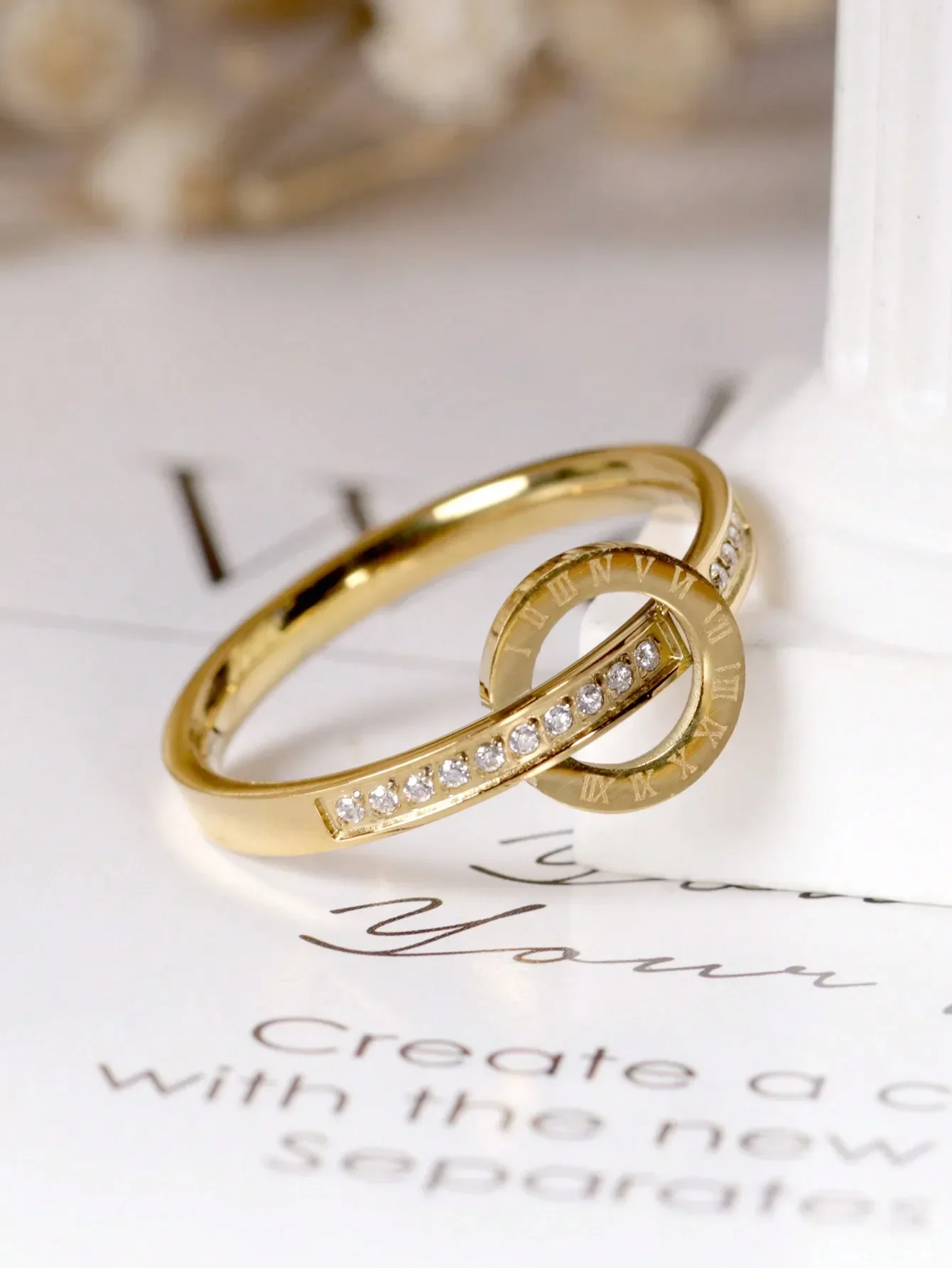 

1pc Stainless Steel + 18K Gold Double Ring Roman Numerals Design Micro-Inlaid Rhinestone Titanium Steel Ring Suitable For Women