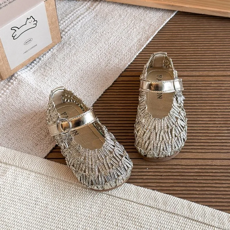 

Exquisite Mary Jane girls' shoes, with perforated and knitted design. 2026 summer new style. Daily single shoes for casual wear.