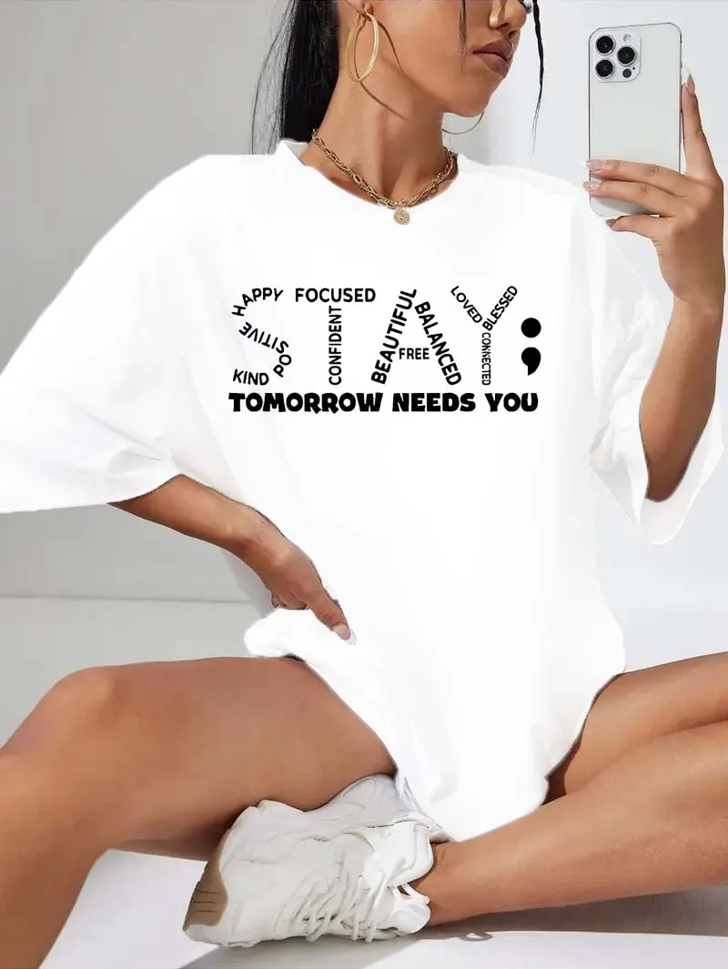 

Футболка больших размеров вдохновляющего искусства слов с позитивной атмосферой для изящных модных эффектов