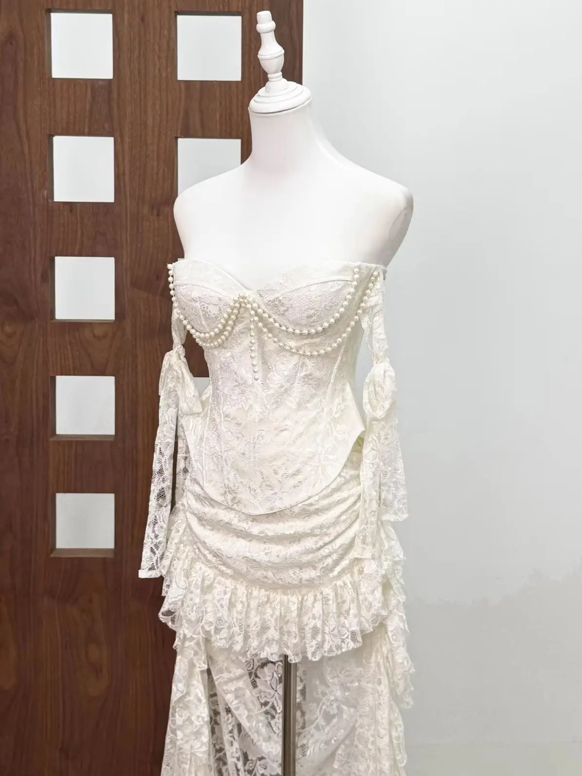 

French exquisite and elegant niche design, pearl decoration, lace slim fit, trailing skirt, strapless dress