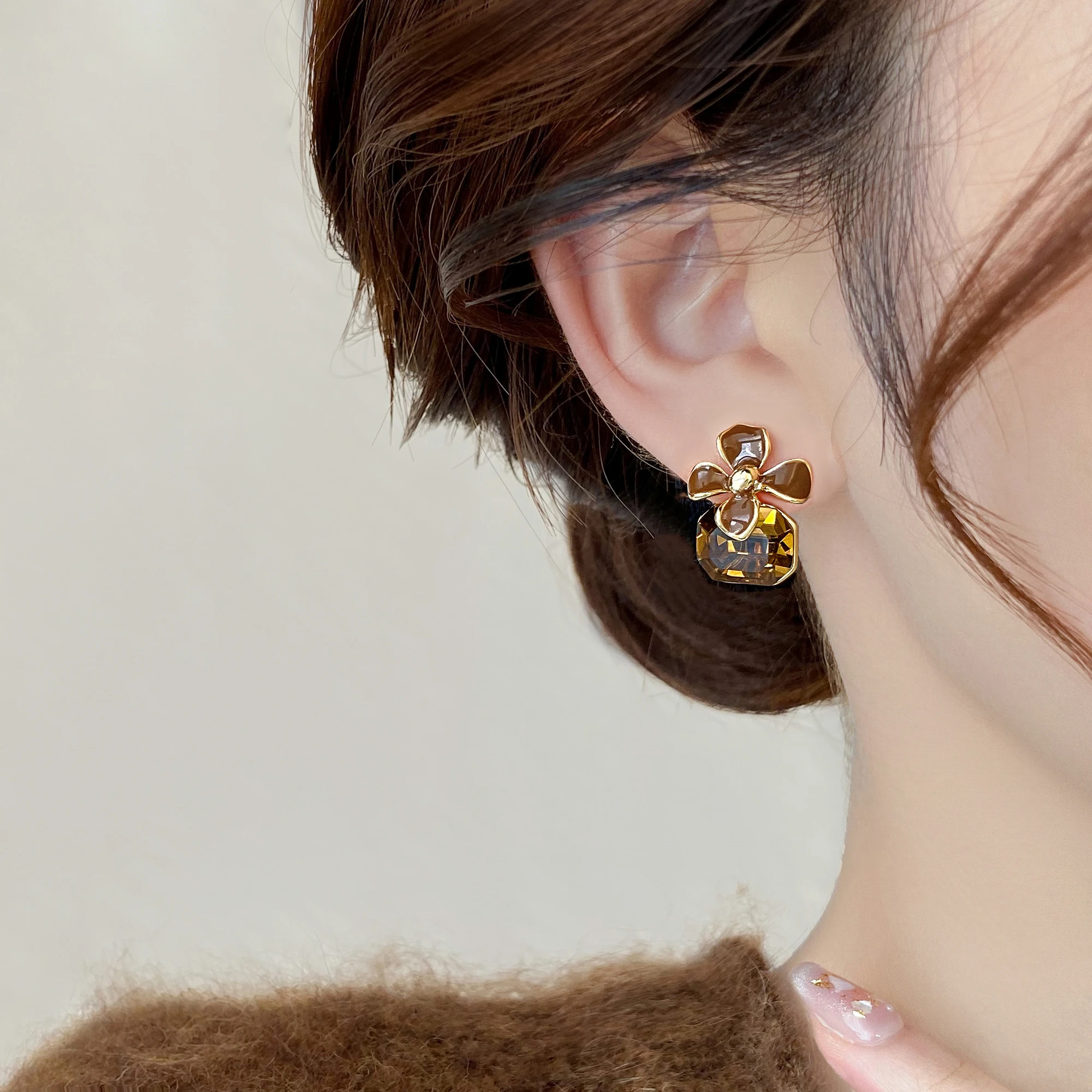 Design Sense Maillard – boucles d'oreilles carrées avec pendentif en cristal, fleur marron Champagne, nouveaux bijoux, accessoires de mode pour femmes, 2024