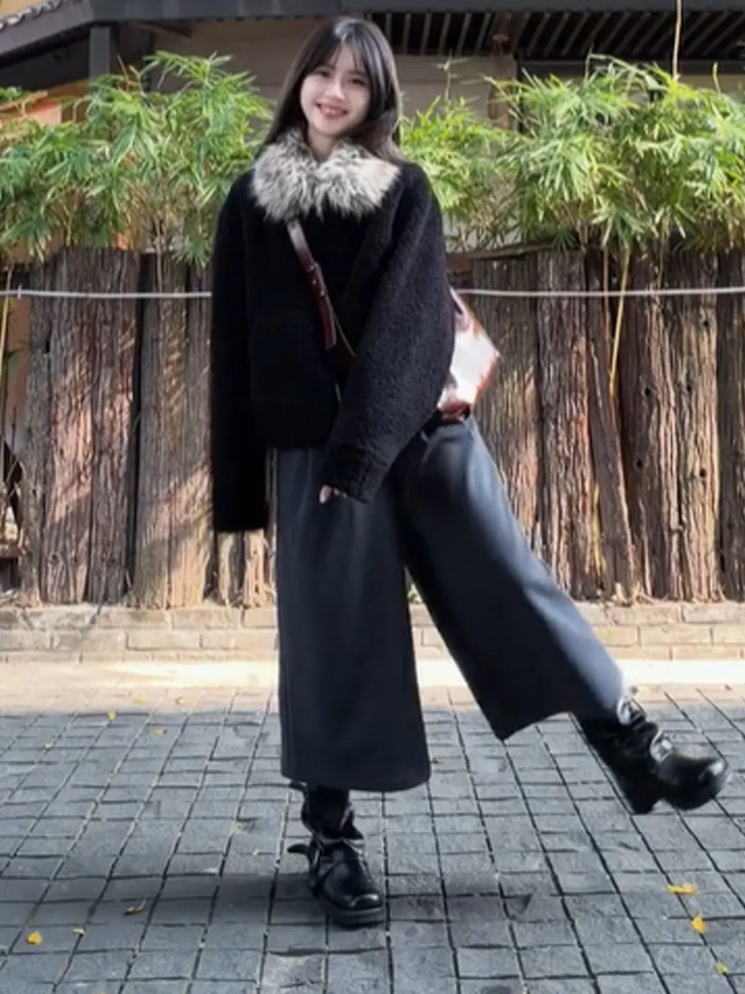 

Корейская модная свободная черная куртка-жакет в стиле оверсайз, тренд весны 2026 года, женская премиум-коллекция, милый топ маленького размера