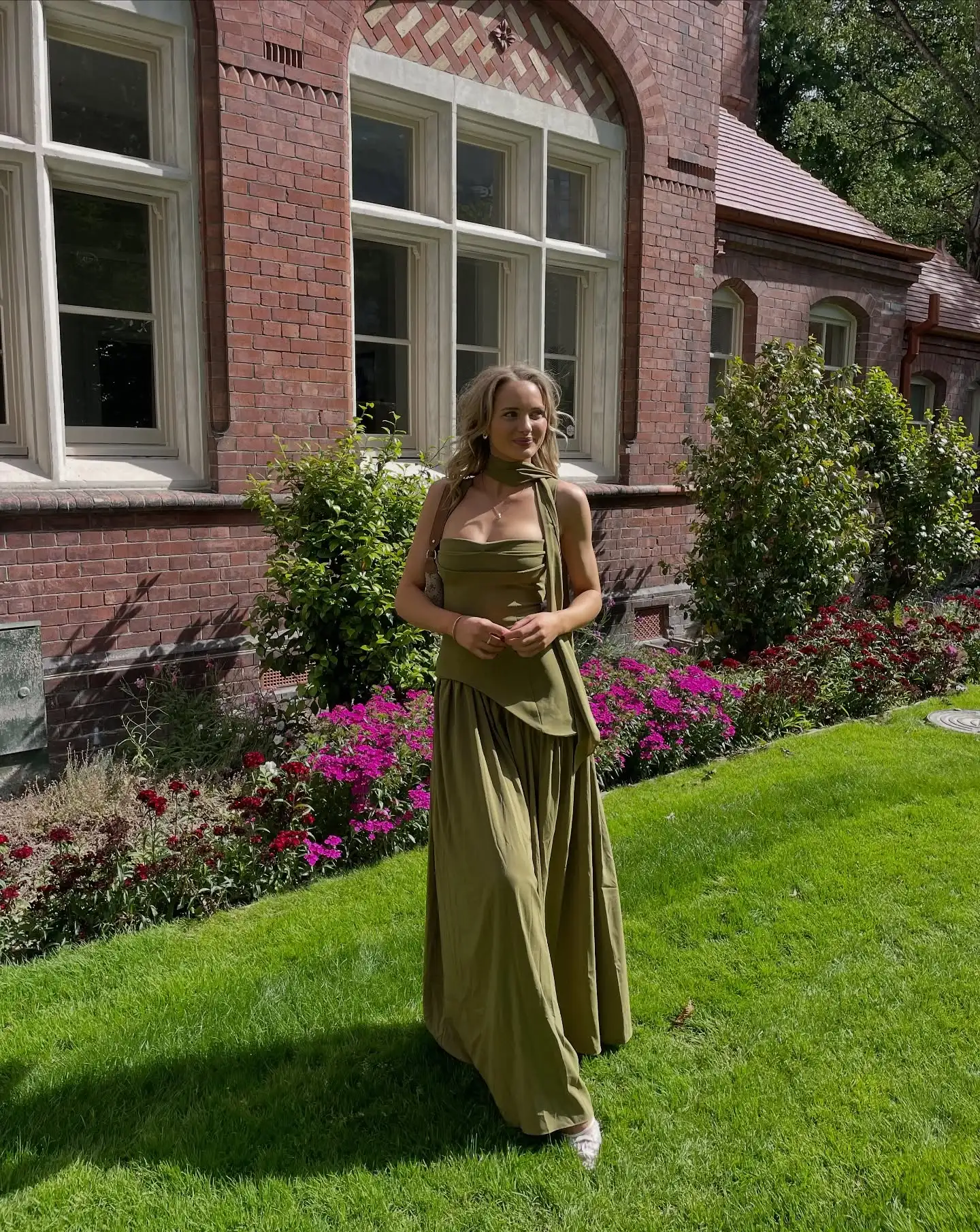Oligai Maxi-jurken met ruches voor dames, elegante jurk met spaghettibandjes en hoge split, zwarte feestjurken voor bruiloftsgasten met sjaal