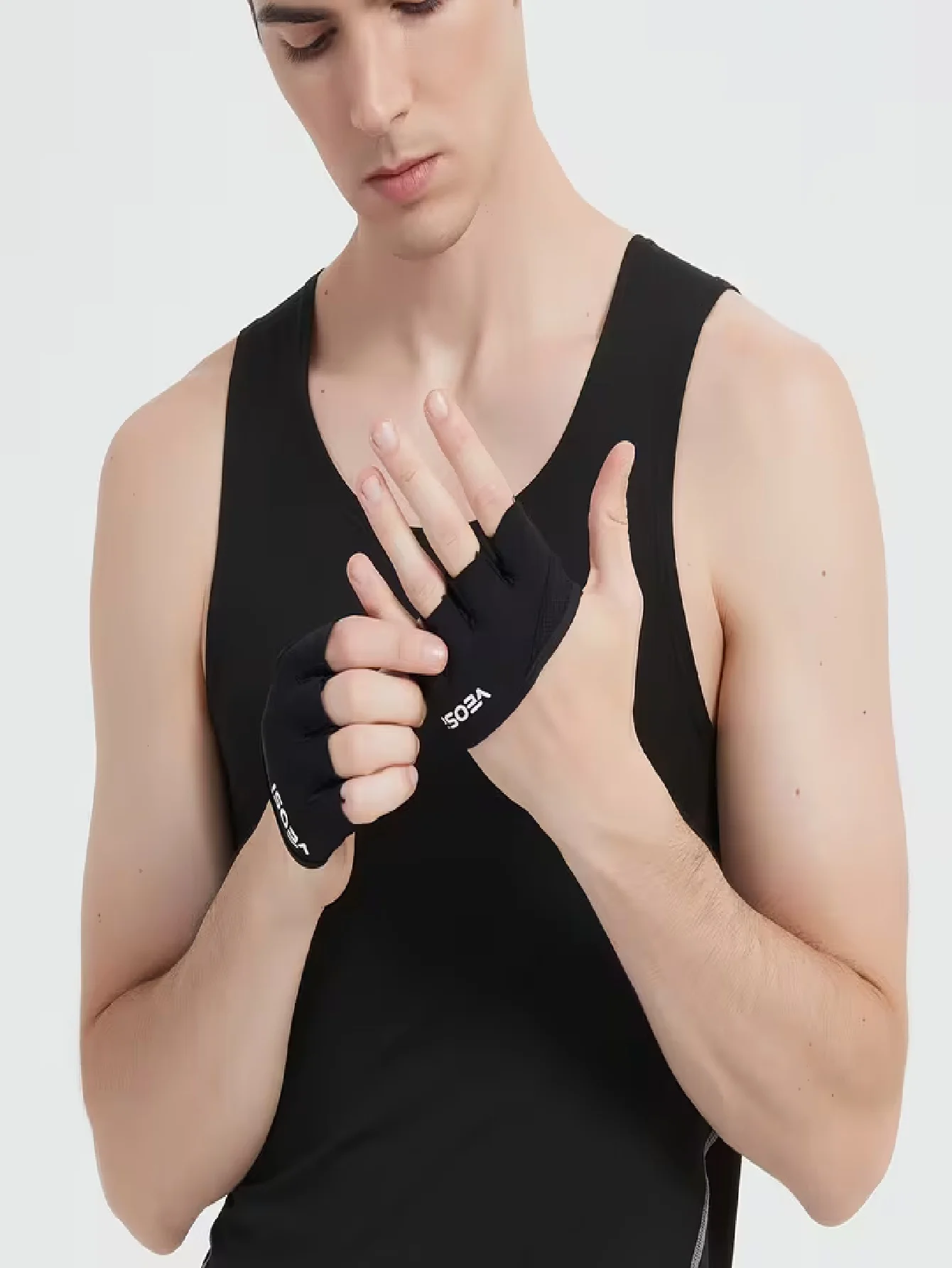A Pair of Lightweight Four-Finger Sports Fitness Gloves for Both Men and Women, Suitable for Outdoor and Indoor Training, Men's Outdoor Sports Gloves 2026 Spring/Summer New Model, Fashionable Sports Gloves for Badminto