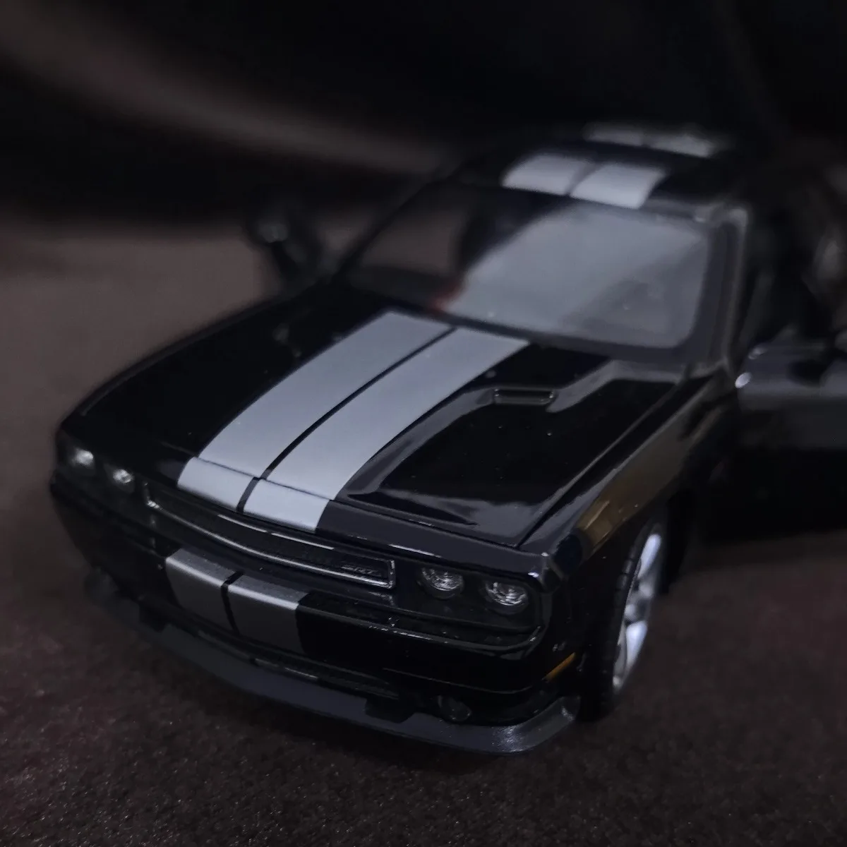 Modèle de voiture Dodge Challenger SRT 2012, échelle 1:24, véhicule de luxe, réplique Miniature, jouet cadeau de noël pour enfant