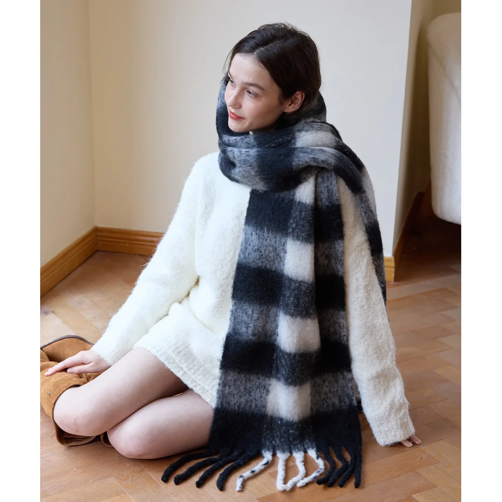 Nuova imitazione sciarpa scozzese in cashmere da donna invernale ispessita semplice calda sciarpa classica con frange in bianco e nero