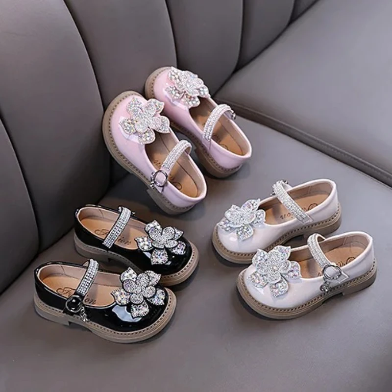 

Girls Sprin Autumn Single Shoes Childrens Rhinestones Lacquered Flower Princess Shoes Womens Pearls Kids Performance Dance Shoes